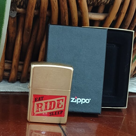 Unfired 2004 Vintage Marlboro Eat Ride Sleep Zippo Cigarette Lighter in Box - Picture 3 of 8